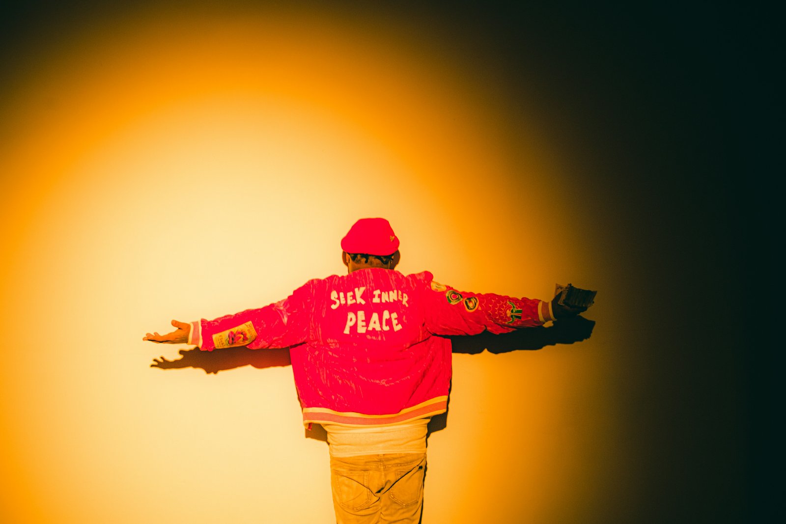 Artista de hip-hop com microfone
